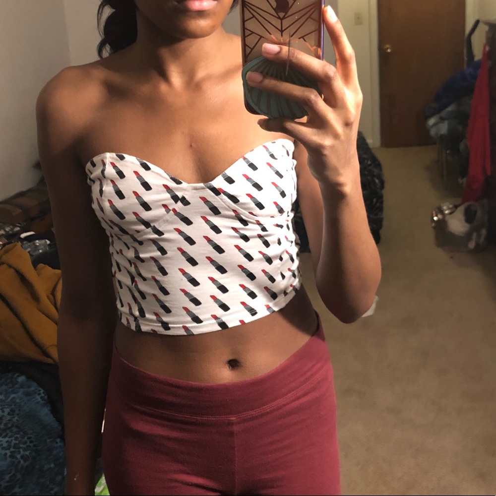 red lipstick crop top